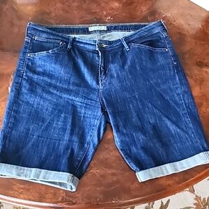 Levis 545 Women's Cuffed Denim Shorts ~ Size 16